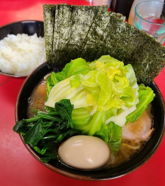 「チャーシュー麺+味玉+のり+キャベツ+ライス」@田上家の写真