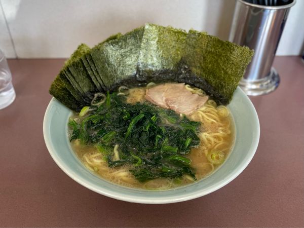 「ラーメン中¥900、海苔¥120、ほうれん草¥180」@本牧家 本店の写真