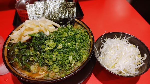 「チャーシューメン大・ほうれん草・白髪ネギ(硬め多め)」@環2家 川崎店の写真