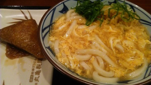 「玉子あんかけうどん（並） 490円＋いなり 130円」@丸亀製麺 両国の写真