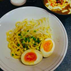 炙りチーズカレーつけ麺、麺少（850円）