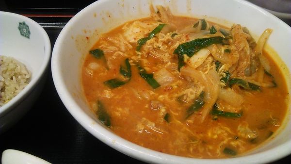 「チゲ味噌ラーメン 半チャーハンセット 940円」@日高屋 小岩南口店の写真