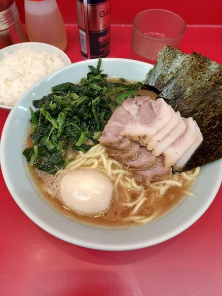 「AREA51中＋レン草増し1200円」@横浜ラーメン 武蔵家 大井町店の写真