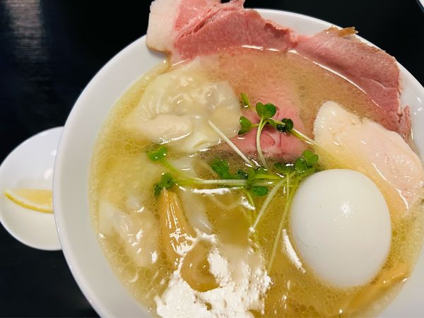 「濃厚鶏白湯そば&味玉、鶏ワンタン」@麺屋 美浪の写真