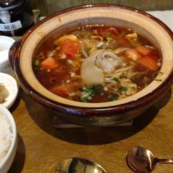 ふかひれサンラータン土鍋御膳　１０００円　※