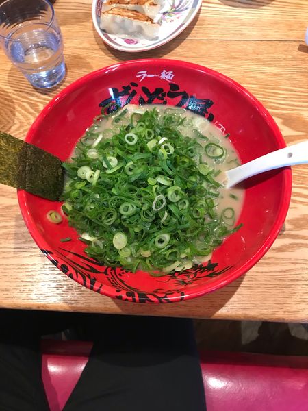 「ねぎらーめん＋ギョーザ＋替え玉」@ラー麺 ずんどう屋 大和中央林間店の写真