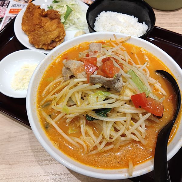 「濃厚トマトタンメン880円大盛100円、唐揚げセット220円」@埼玉タンメン 山田太郎 所沢本店の写真