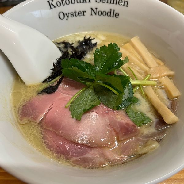 「濃厚牡蠣そば」@中華そば よしかわの写真