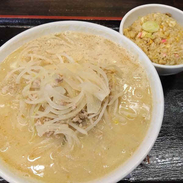 「味噌ラーメン970円、半チャーハン380円」@味八宝の写真