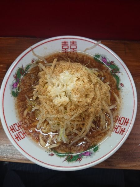 「ラーメン 麺少なめ 野菜少なめ ＋ 魚介粉」@ザ・ラーメンスモールアックスの写真