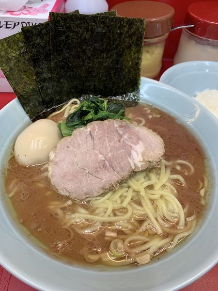「ラーメン（中）＋味たま（11時までサービス）」@横浜ラーメン 武蔵家 大宮店の写真
