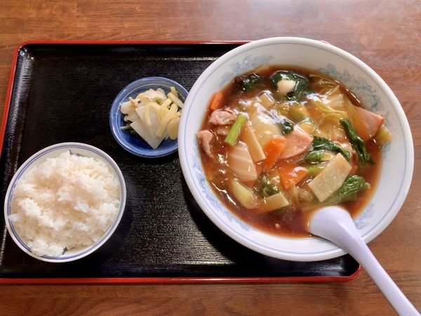 「五目うまにソバ 750円＋半ライス 100円」@滝ノ沢の写真