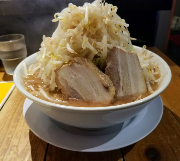 「ラーメン中(300g)やさい増しニンニク無し」@ラーメン豚珍の写真
