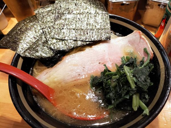 「ラーメン￥８００✙一番搾り￥３５０」@横浜家系ラーメン 宗八 柏本店の写真