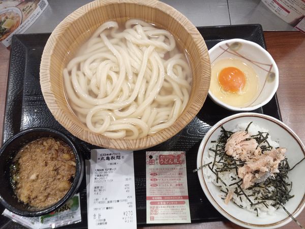 「釜揚げ並290円、生卵90円、鮭ごはん130円」@丸亀製麺 松戸栗ヶ沢店の写真