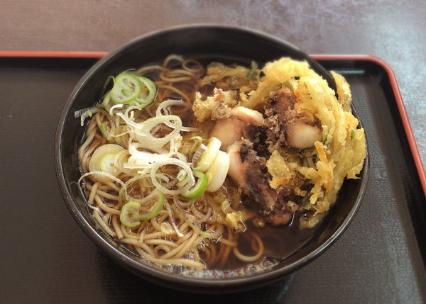 「ゲソかき揚げそば(450円)」@天かめ 門前仲町店の写真