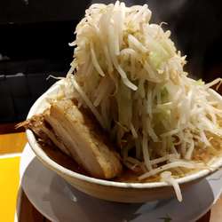 ラーメン小790円ヤサイマシマシ極厚豚限定