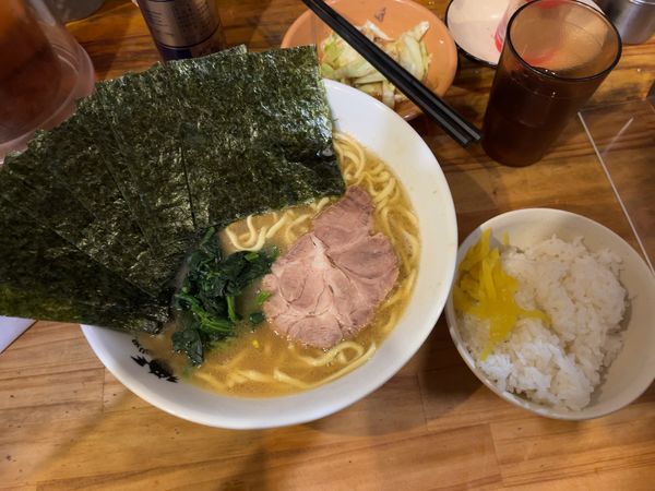 「ラーメン中盛り900円」@洞くつ家の写真