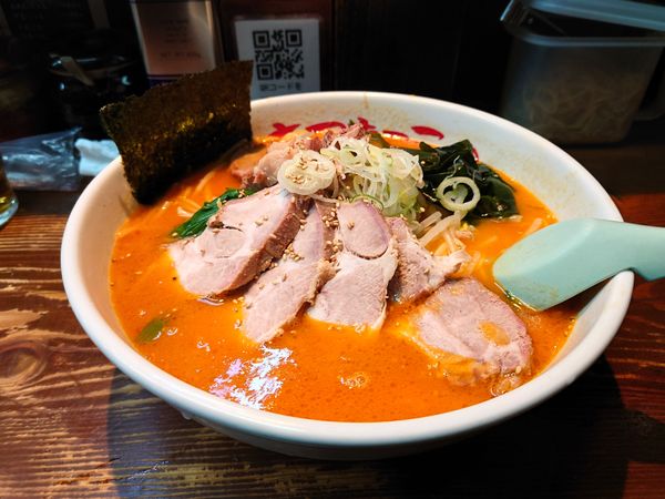 「辛味噌ラーメン大盛りplusチャーシュー」@さつまっこ 平和島店の写真