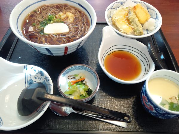 「お昼のそば定食　９２４円」@藍屋 大宮公園店の写真