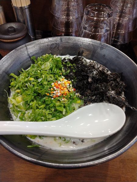 「白豚骨」@自家製多加水極太麺 ISAMIの写真