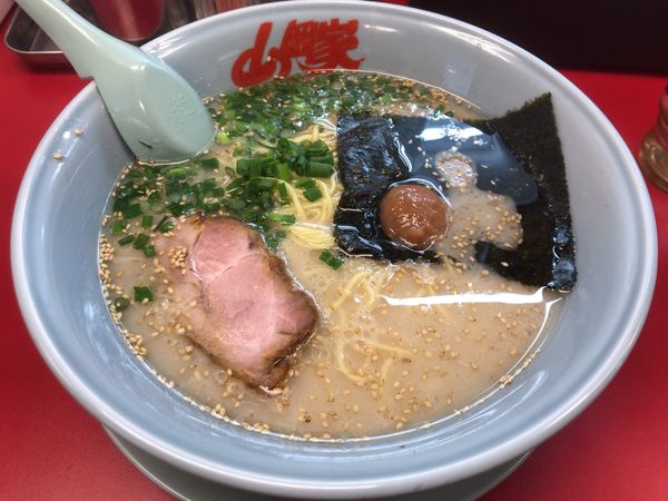 「朝ラーメン中盛り(脂多め、味濃いめ) 560円」@ラーメン山岡家 鶴ヶ島店の写真