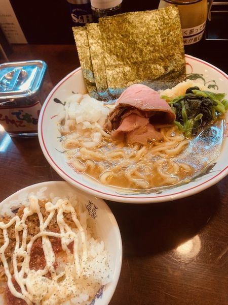 「豚骨醤油ラーメン並 850円　白飯ハーフ 100円」@こいけのいえけいの写真