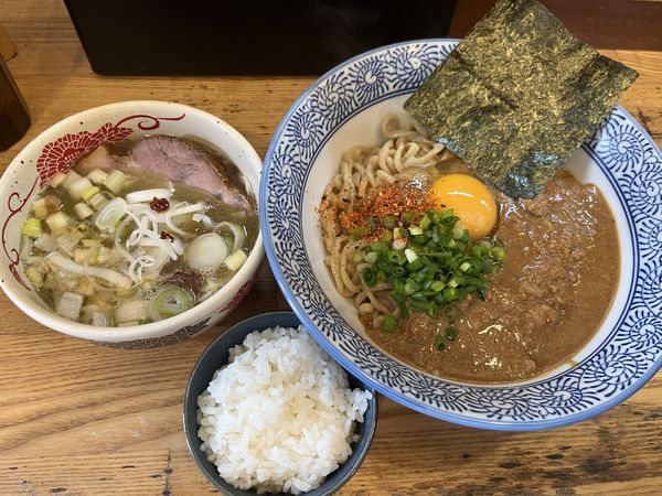「牡蠣味噌かまたまつけそば　ひとくちごはん」@中華そば専門 とんちぼの写真