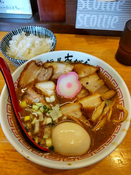 「チャーシュー豚骨中華そば＋味玉、ごはん」@麺屋あがらの写真