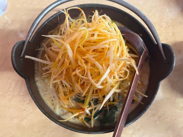 「鉄鍋味噌ラーメン+ねぎ」@あじ平 野田店の写真