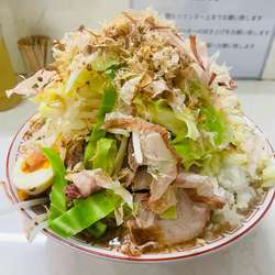 辰醤油らーめん　990円