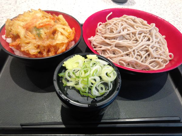 「もりそばミニかき揚げ丼 550円」@名代 富士そば 北千住店の写真