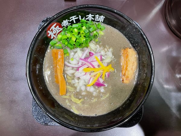 「極濃煮干し豚骨ラーメン」@極煮干し本舗 狸小路4丁目店の写真