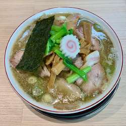 チャーシューメン（醤油：写真）＋ワンタンメン（塩）