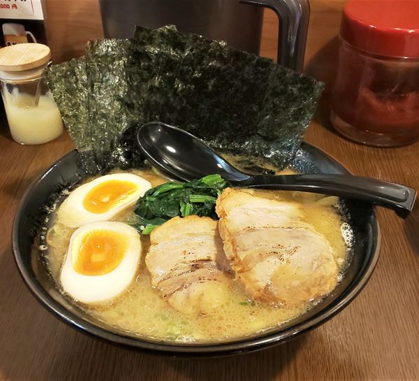 「豚骨SP（醤油）+サービスライス」@横浜家系ラーメン 星家の写真