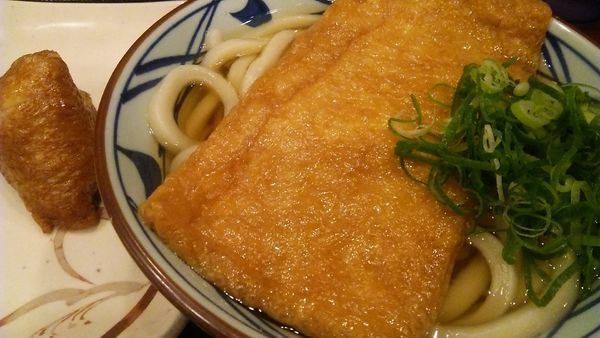 「きつねうどん 510円＋いなり 130円」@丸亀製麺 御茶ノ水店の写真