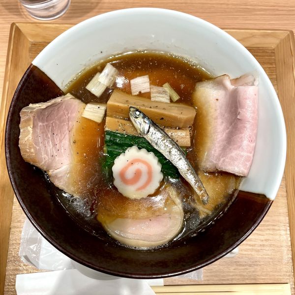 「【中華そば 深緑】伊吹いりこの中華そば (黒) ￥1500」@ラーメンWalkerキッチンの写真