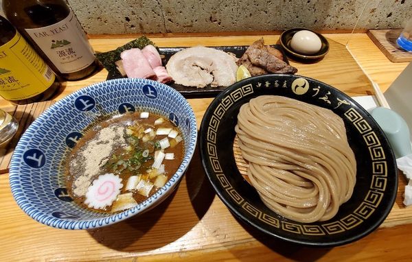 「つけ麺(小)+桃源ポーク全種」@中華蕎麦うゑずの写真