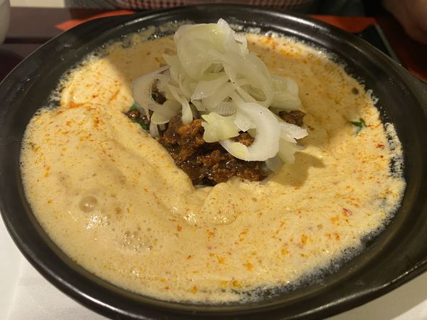 「土鍋煮込みマイルド豆乳担担麺（1250円）」@Lee Tan Tan Cafe 東大島店の写真