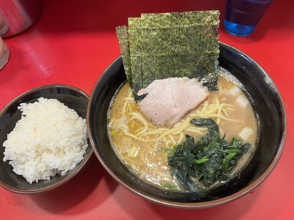 「ラーメン　ライス」@らーめん 谷瀬家 新橋店の写真