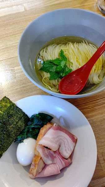 「塩にぼし中華そば 1100円」@自家製麺 くろ松の写真
