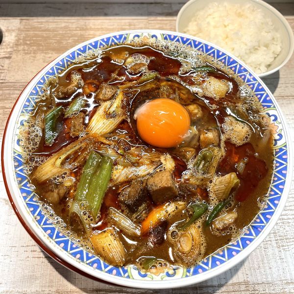 「【気まぐれ限定】深谷辛ネギブラック￥1000」@中華そば 四つ葉の写真