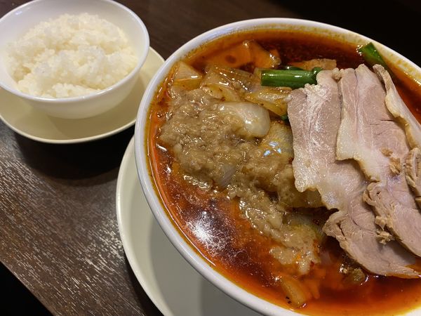 「ウマ辛チャーシュースタミナ濃厚中華そば+小ライス（1230円」@濃厚中華そば スタミナ軒の写真