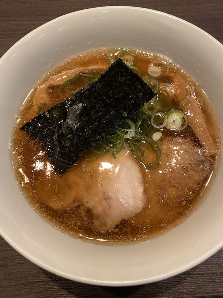 「醤油らぁ麺」@支那そばや 本店の写真