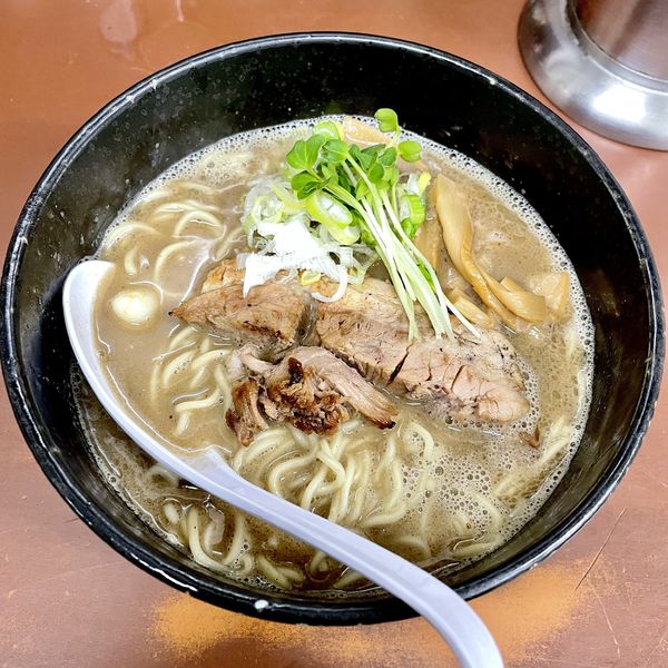 「【夜の部】魚介豚骨ラーメン (細麺) ￥880」@ラーメン ひかりの写真