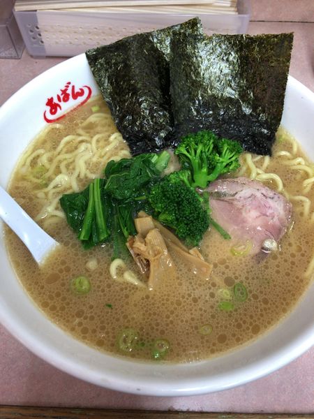 「ラーメン(大盛り)」@横浜ラーメン あばん 上尾西口駅前店の写真