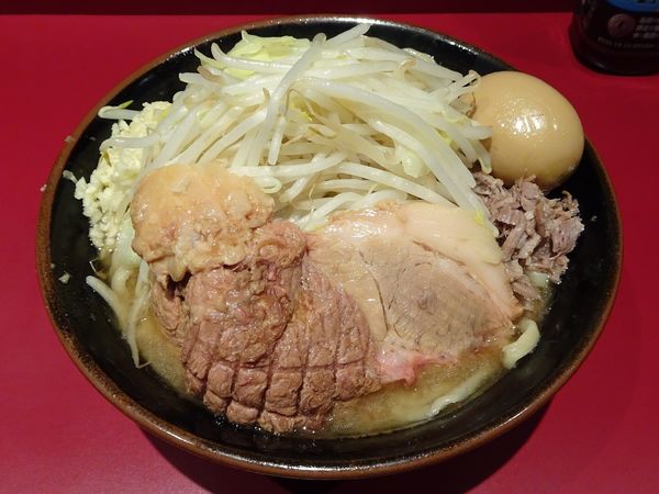 「ラーメン（850円）＋味玉（50円）ニンニク」@ラーメン二郎 荻窪店の写真