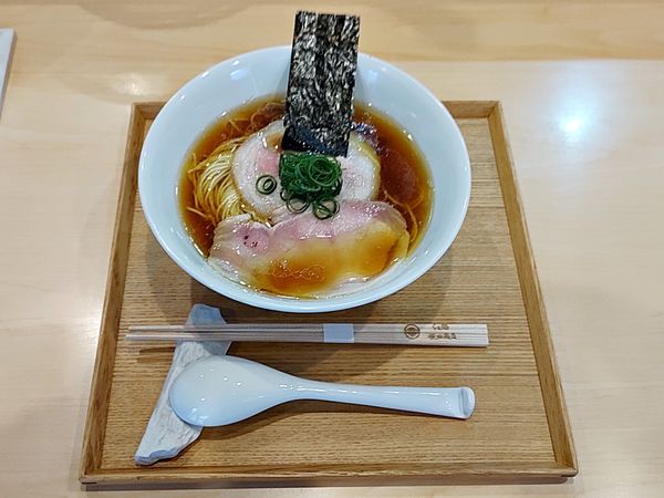 「しょうゆ らぁ麺」@飯田商店 湯河原本店の写真