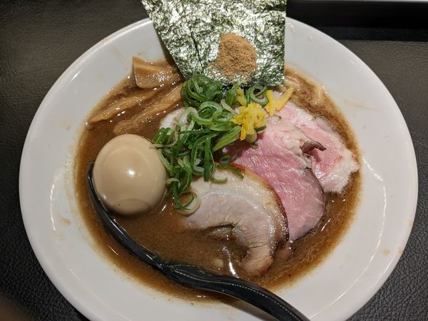 「特製濃厚豚骨魚介蕎麦」@百合の咲く場所の写真