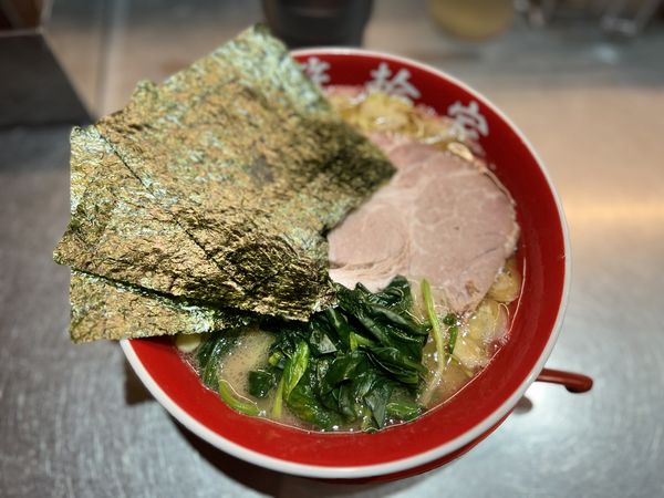 「箕輪家ラーメン並 (麺少なめ)900円」@箕輪家 中野旗艦店の写真